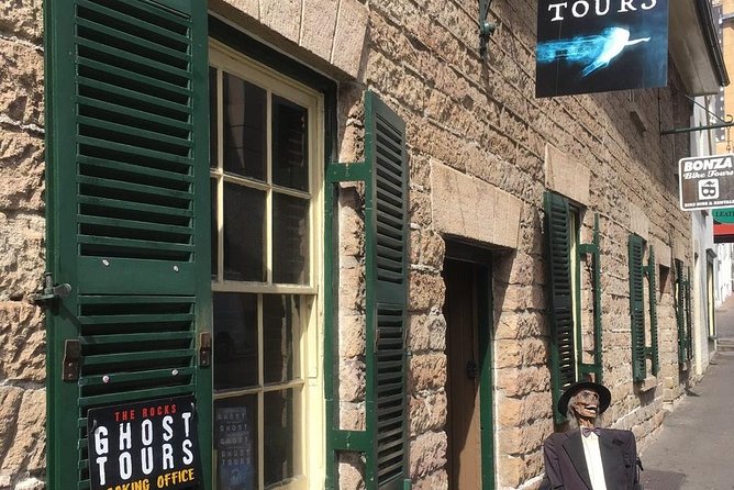 The Rocks Ghost Tours with Guide in Sydney - What happens at 7:45 pm on George Street