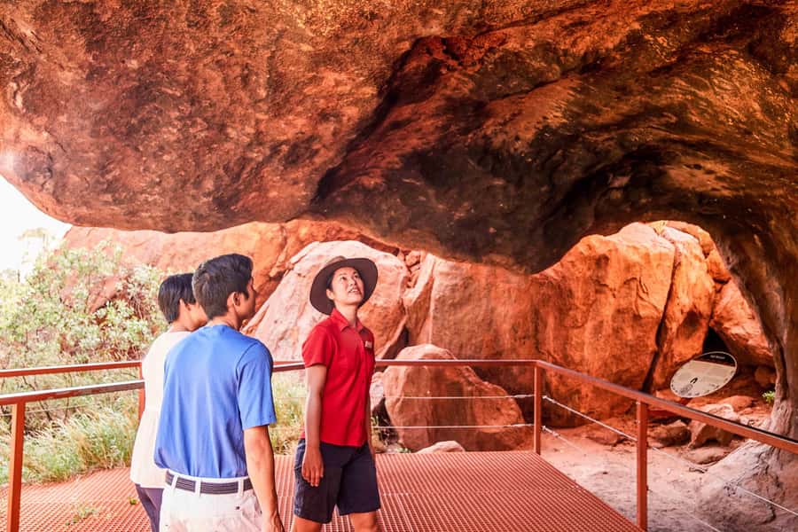 Uluru: Guided Walking Tour at Sunrise with Light Breakfast - Kantju Gorge and the waterfall in the desert
