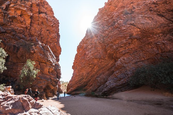 Uluru Morning Guided Base Walk - Kantju Gorge gives the walk a dramatic pause