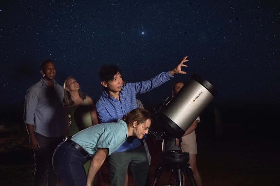 Uluru: National Park Astronomy Tour with Telescope and Photo - What to bring for a comfortable evening