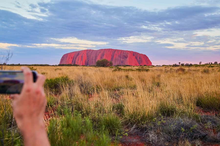 Uluru: Sacred Sites & Sunset Tour with Wine & Cheeseboard - Timing, heat, and practical preparation