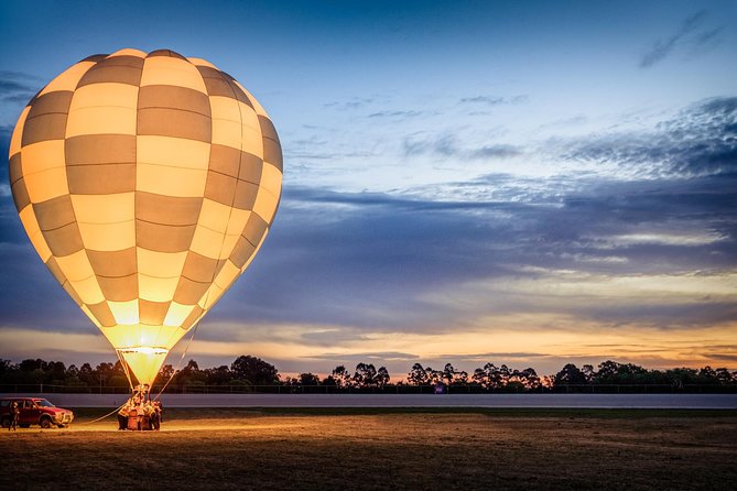 Yarra Valley sunrise balloon flight & champagne breakfast - Meeting in Yarra Glen and handling the early start